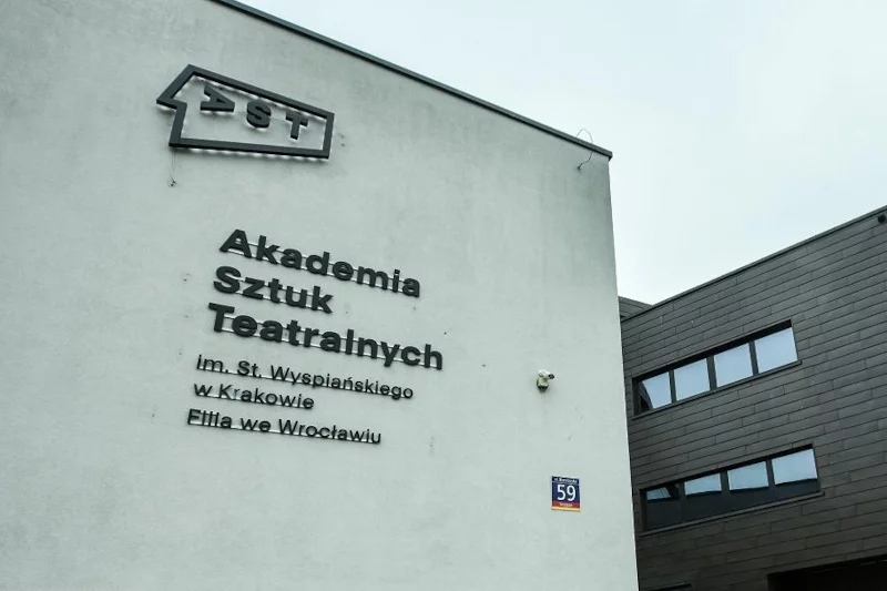 AST we Wrocławiu. Wykładowczyni obrażała studentów i łapała ich za krocze podczas zajęć.