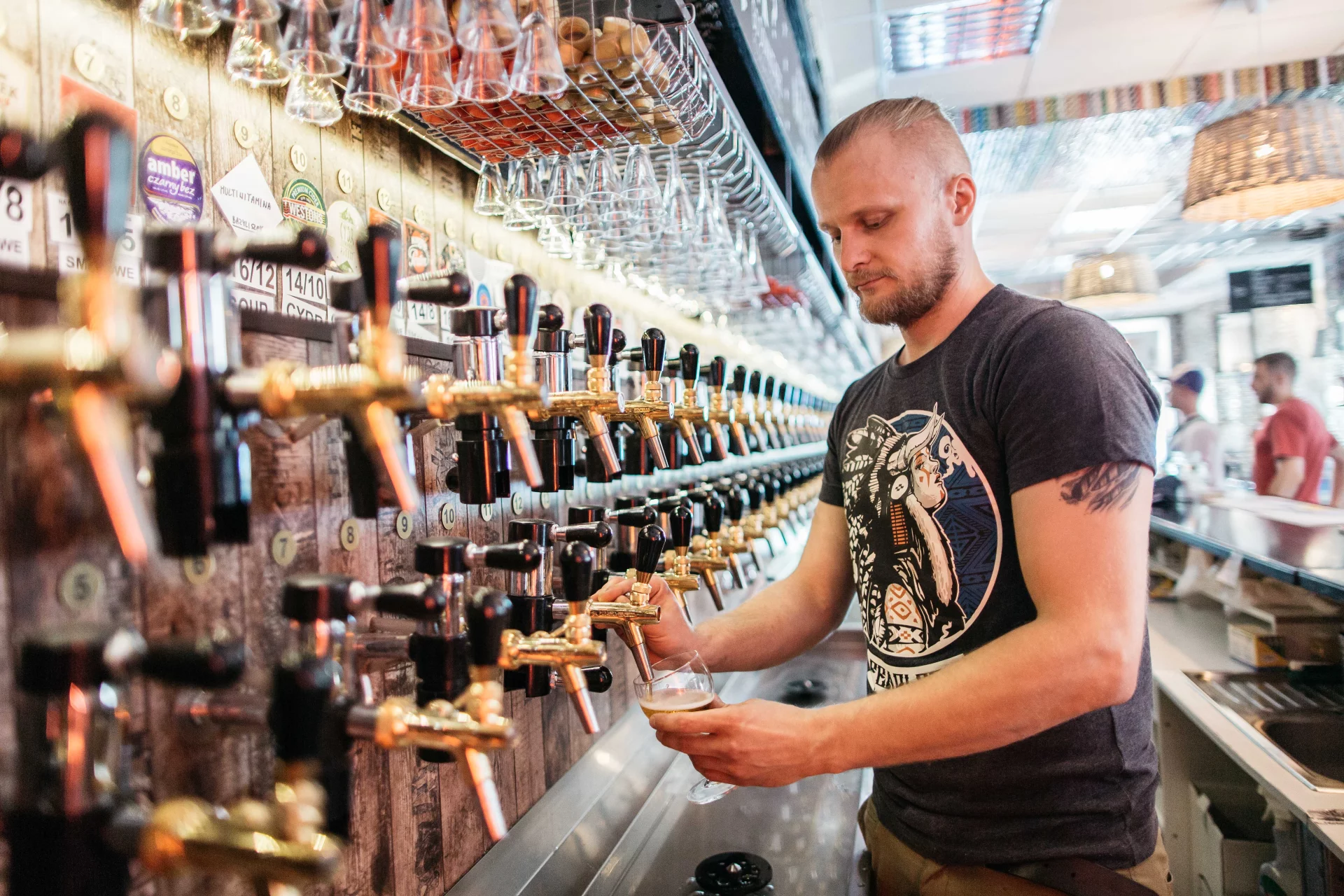 Warszawski pub PiwPaw oferuje wybór kilkudziesięciu piw i cydrów rzemieślniczych