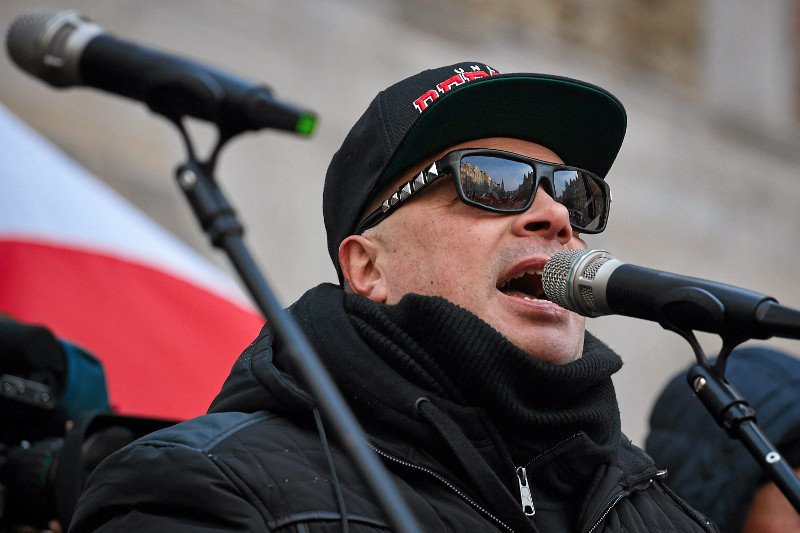 Krzysztof Skiba w latach 80. był bardzo aktywnym opozycjonistą. Przez swoją działalność był aresztowany.