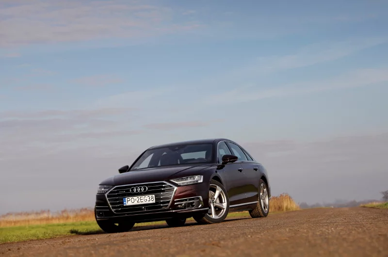 Z tej perspektywy nawet nie widać, jak dużym autem jest Audi A8.