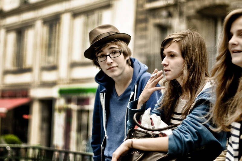 Kontakty międzyludzkie są ważniejsze niż te w mediach społecznościowych. Niektórzy młodzi ludzie ich nie doceniają i siedzą z nosem w internecie