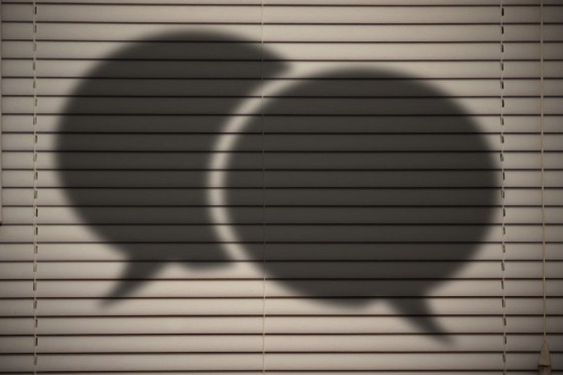 Serwisy społecznościowe i anonimowe czaty. Dlaczego są tak popularne?