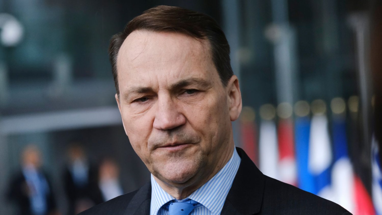 Sikorski reaguje na aferę wokół MIG-29 dla Ukrainy. Sikorski reaguje na aferę wokół MIG-29 dla Ukrainy.