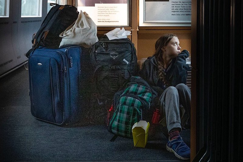 Zdjęcie Grety Thunberg z pociągu wywołało burzę.