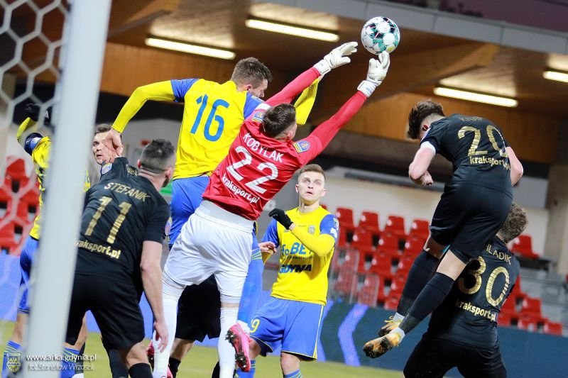 Arka Gdynia rozbiła w Pucharze Polski Puszczę Niepołomice i zagra w półfinale