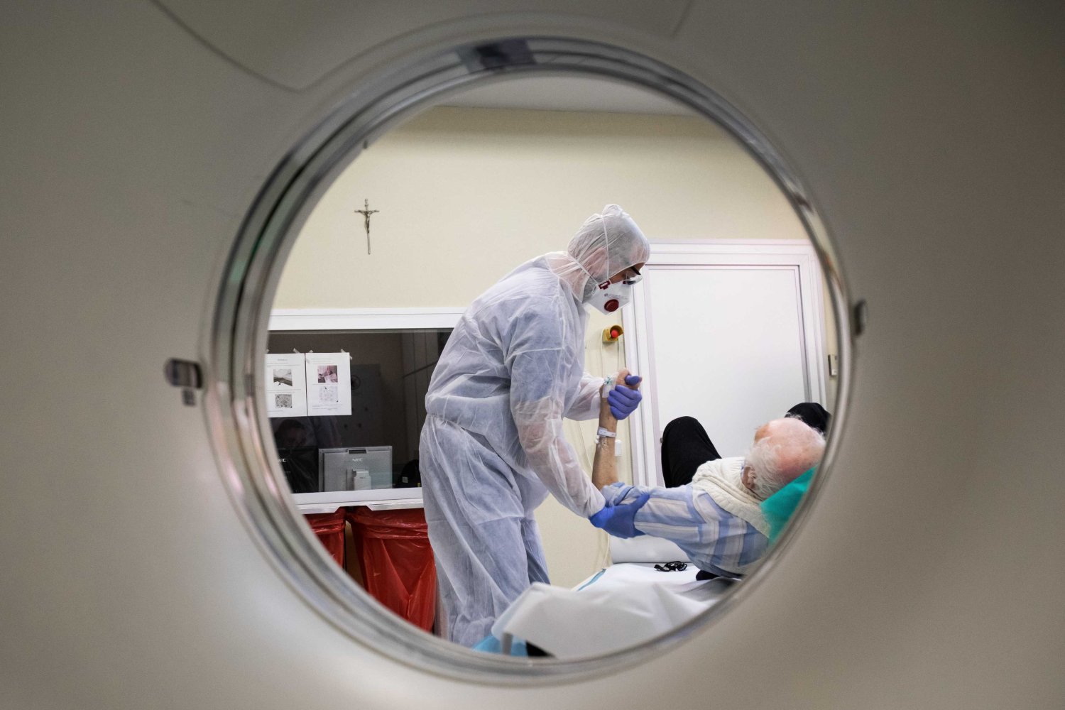 Ponad 9 tys. zakażeń koronawirusem w nowym raporcie MZ 20 października.