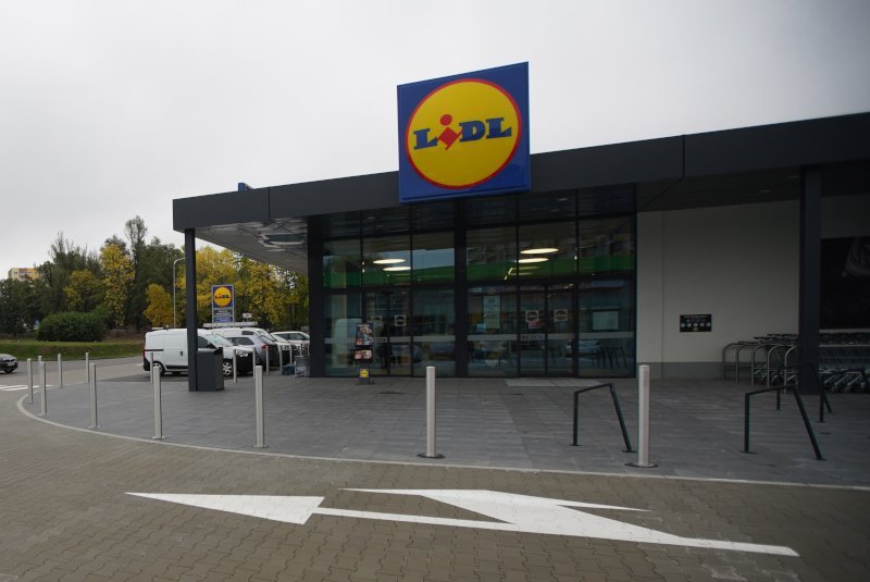 Lidl sprzedaje pikowaną kurtkę za niecałe 60 zł.