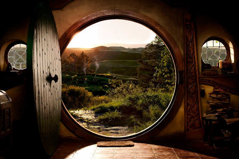 Widok z hobbiciej nory. Niejeden fan "Władcy Pierścieni" marzy o takim mieszkaniu