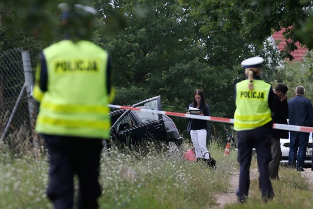 Kierowca czarnego Seata nie zatrzymał się do kontroli i potrącił policjanta. Zginął od policyjnej kuli.