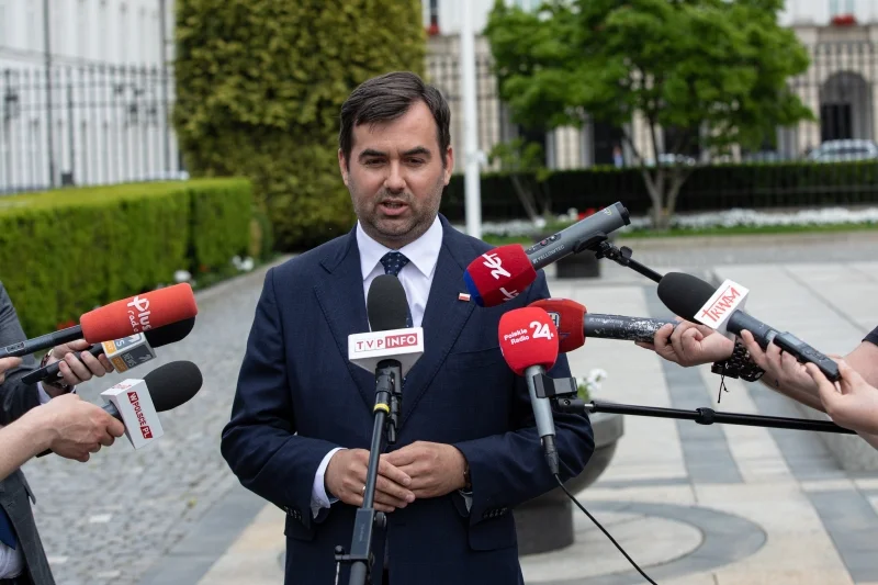 Błażej Spychalski podsumował spotkanie Andrzeja Dudy z Bartem Staszewskim. Błażej Spychalski podsumował spotkanie Andrzeja Dudy z Bartem Staszewskim.