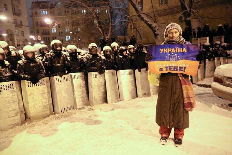 Milicja demontuje barykady przy ul. Luterańskiej. To tam doszło  do starć.