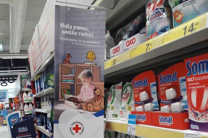 ''Mała pomoc, wielka radość'' to wspólna akcja Procter & Gamble, Carrefour Polska oraz Polskiego Czerwonego Krzyża, której celem jest  poprawa warunków życia najbardziej potrzebujących rodzin w Polsce, zwłaszcza dzieci.