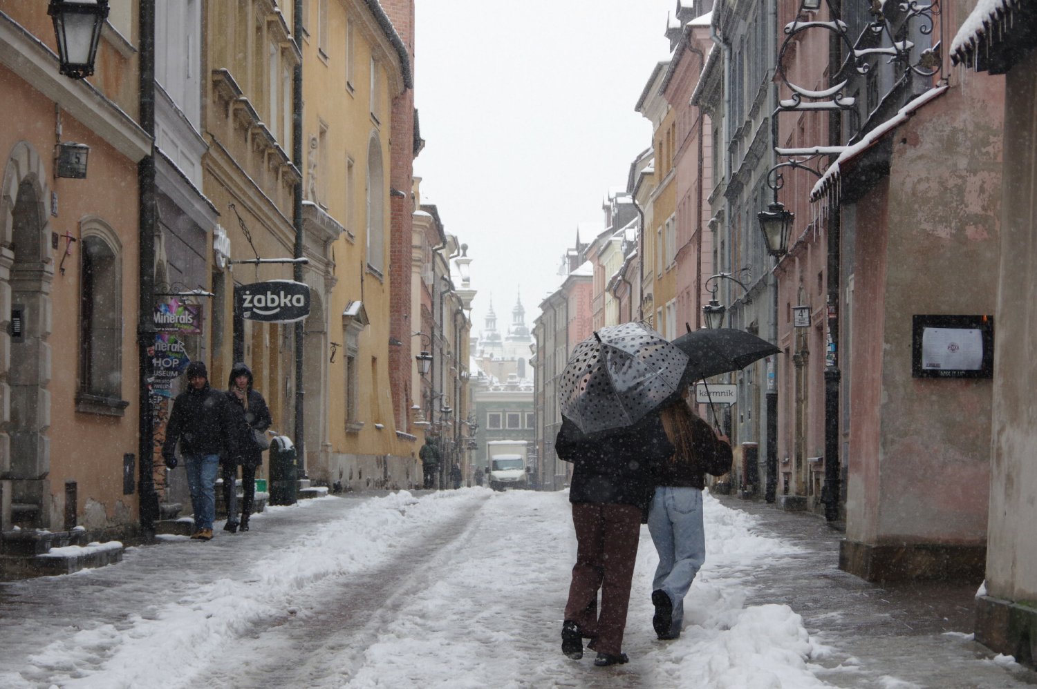 Kiedy można się spodziewać w Warszawie opadów śniegu?