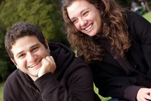 Dustin Moskovitz i Cari Tuna chcą rocznie kilkaset milionów dolarów  przekazywać na pomoc dla innych ludzi