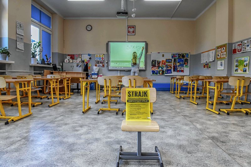 Od 8 kwietnia trwa strajk szkolny. Możliwe, że w niektórych oddziałach zamieni się w strajk okupacyjny.