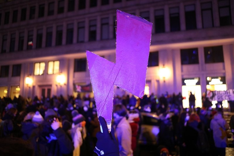 W Warszawie odbył się Strajk Kobiet. Chodzi o projekt dot. mandatów.