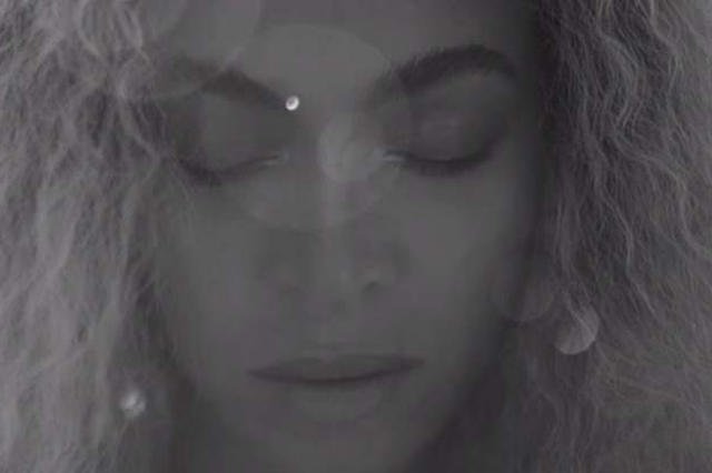 Beyonce zaskoczyła fanów nową płytą.