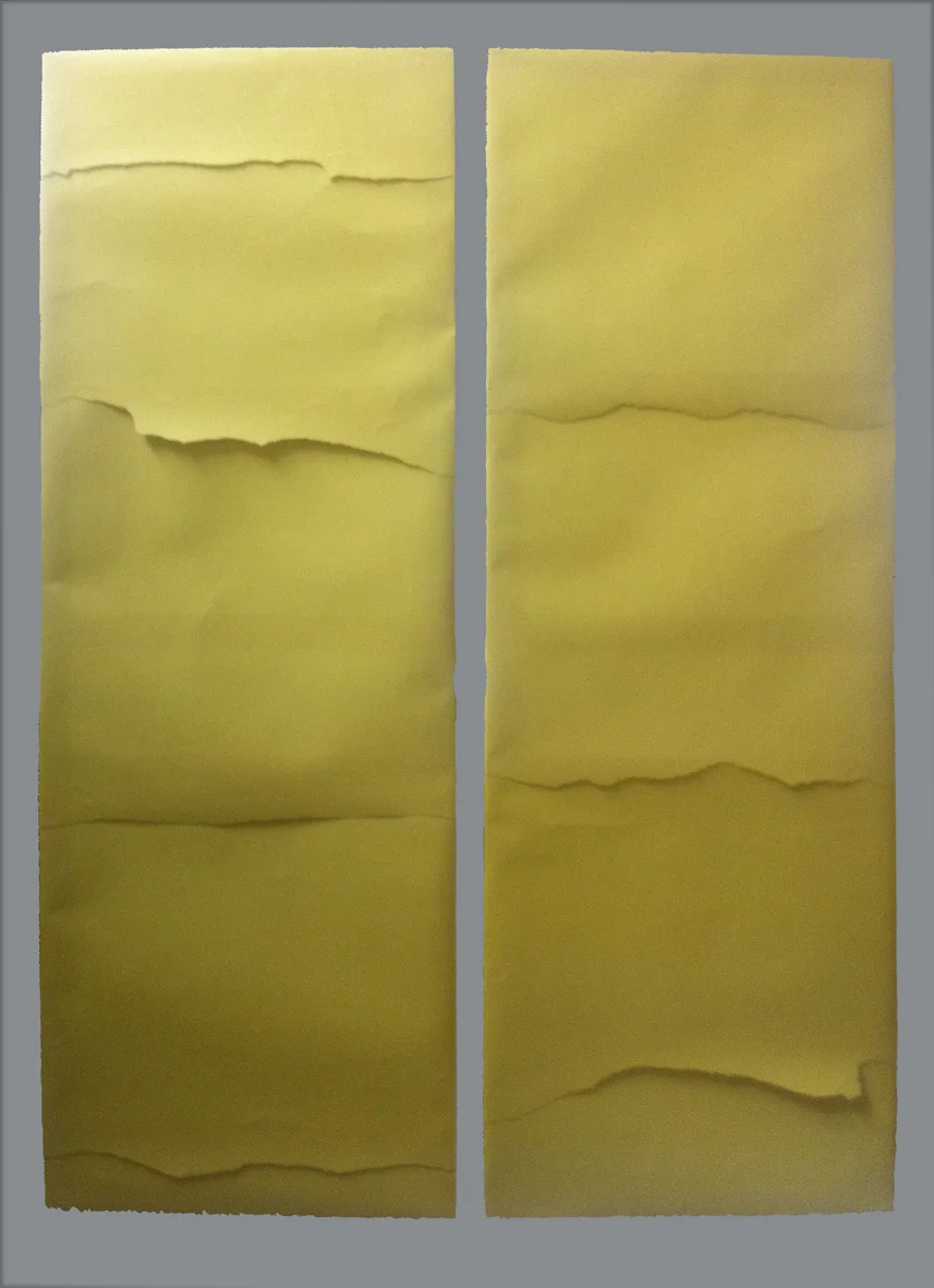 ŻÓLTE OBRAZY (AGRESJA) / YELLOW PICTURES (AGRESSION), 1999-2014, 5 obrazów akustycznych, 200 x 75 cm, papier ścierny, audio nagranie (polski, angielski, francuski, niemiecki, rosyjski), 2 min, pętla
