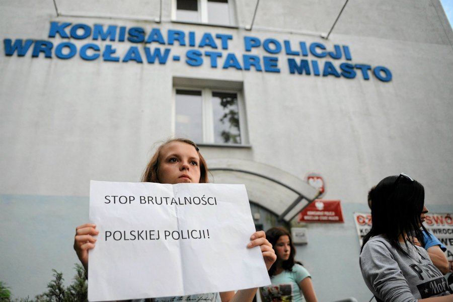 Komendanci, którzy zostali zdymisjonowani po śmierci Igora Stachowiaka, dostali wysokie odprawy - informuje "Gazeta Wyborcza".