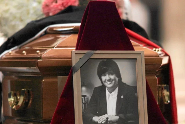 Zdewastowano grób Joanny Agackiej-Indeckiej.