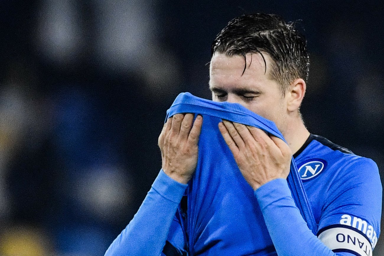 Piotr Zieliński musiał zejść z boiska w 22. minucie meczu Napoli z Empoli, ze względu na duże problemy zdrowotne.