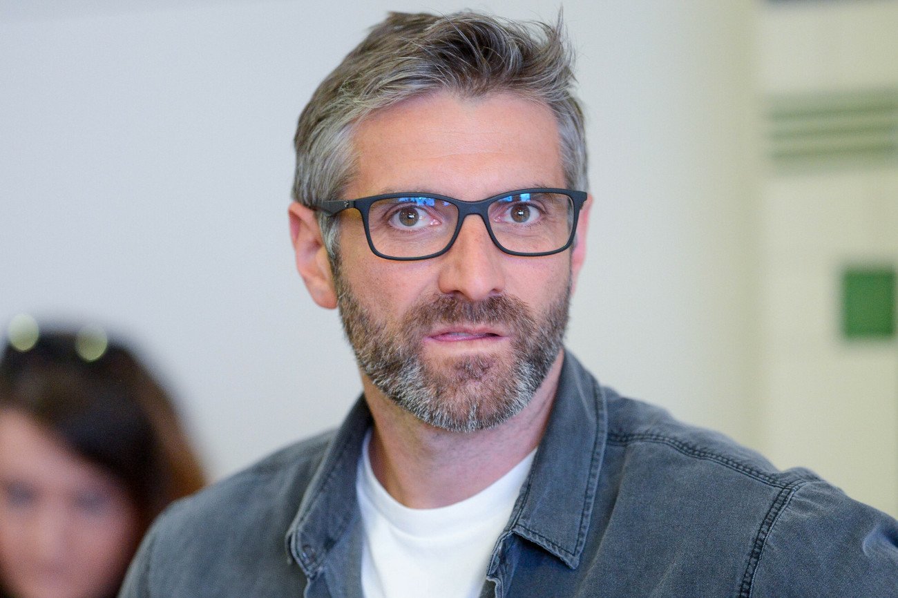 Maciej Dowbor komentuje zwolnienie mamy.