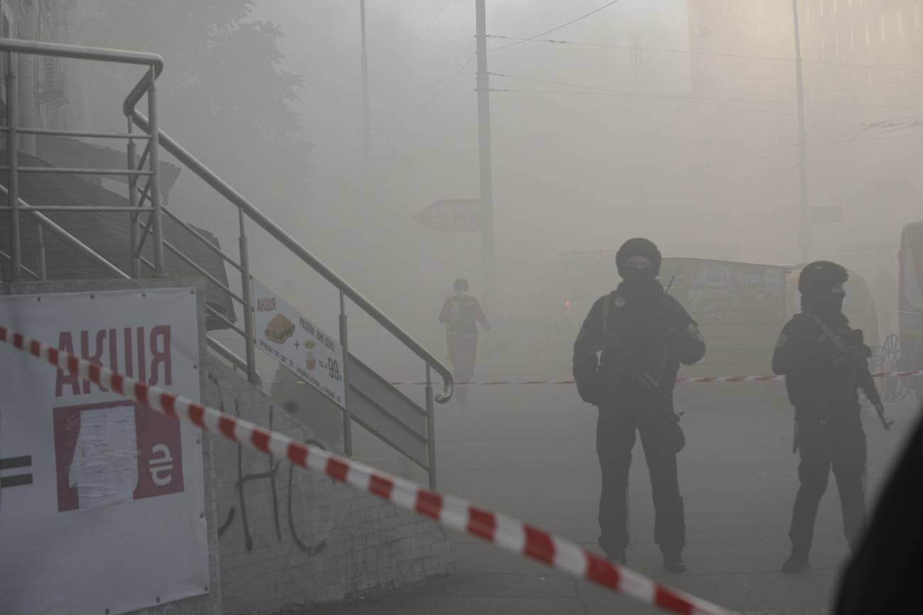 Rosjanie zaatakowali największą elektrownię w Kijowie. Eksplozje trwają