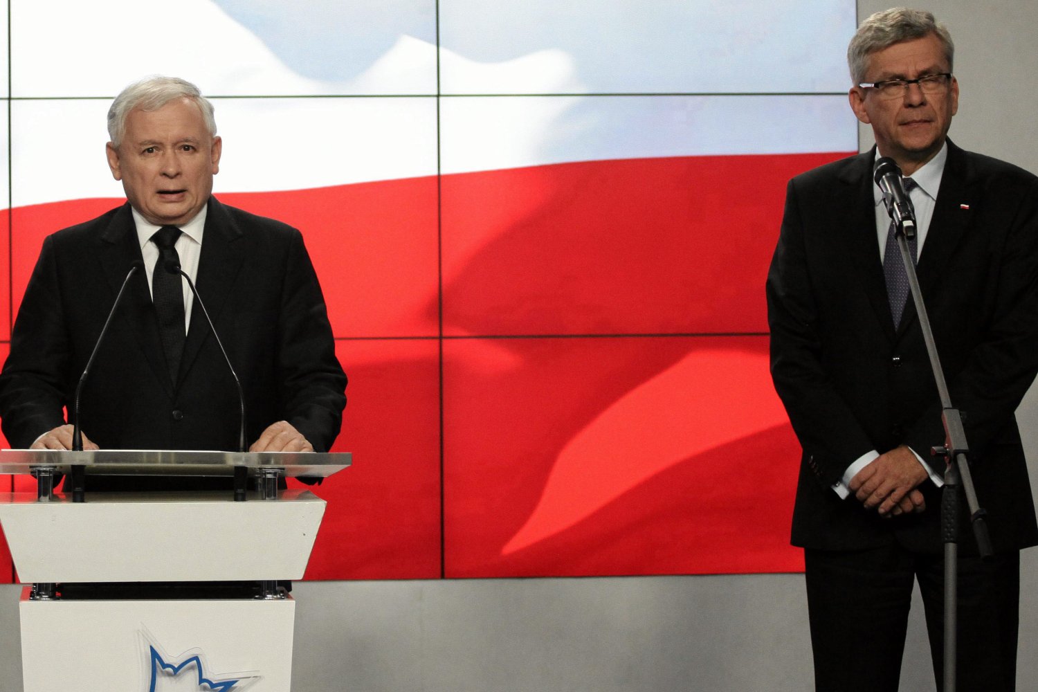 Wicemarszałek Senatu  Stanisław Karczewski (z prawej) zapowiedział, że po dojściu do władzy  PiS zmieni treść ustawy o in vitro