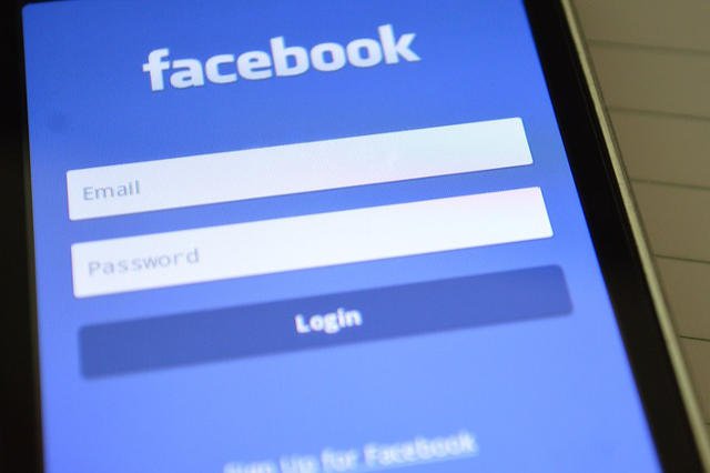 Facebook chce zbierać nowe, zaskakujące zbitki słów, których używamy w wiadomościach, postach i komentarzach