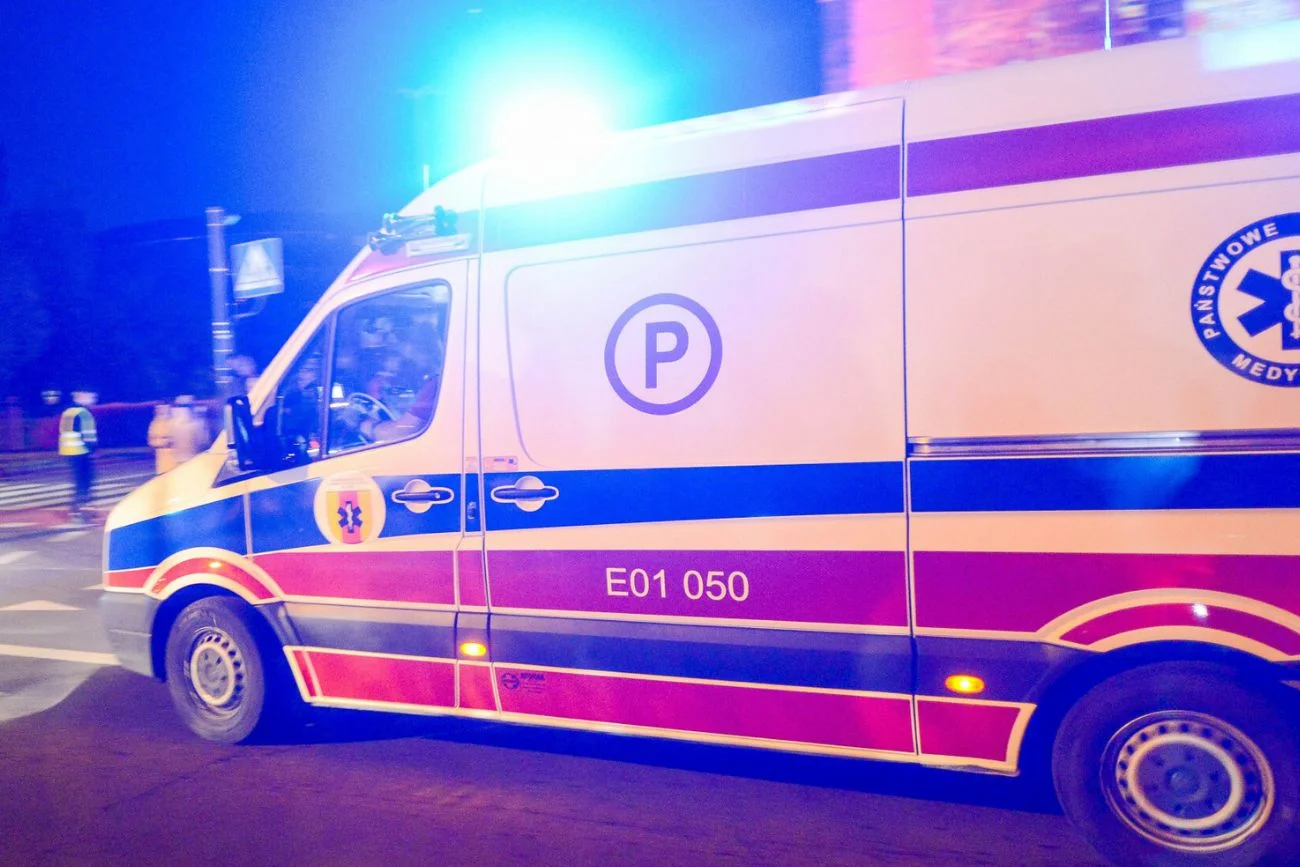 Petarda wpadła przez okno i zraniła niemowlę. Policja szuka sprawców.