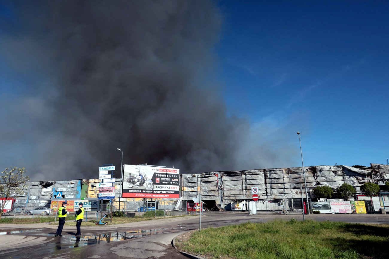 Pożar hali Marywilska 44 w Warszawie. Straż pożarna o przyczynach: "dziwna sytuacja"