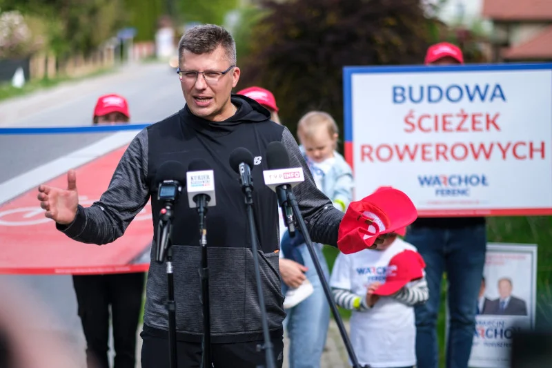 Marcin Warchoł, kandydat na prezydenta Rzeszowa, popierany przez Solidarną Polskę, według sondaży przegrywa z kandydatem opozycji Konradem Fijołkiem.