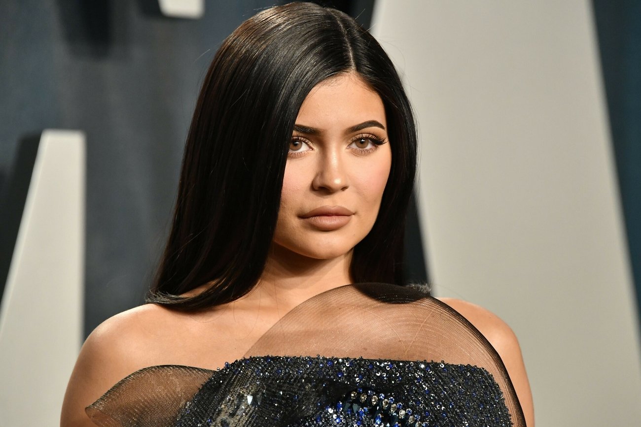 Kylie Jenner znalazła się w ogniu krytyki. Najpierw wsparła Ukraińców, a potem zareklamowała swoje błyszczyki.