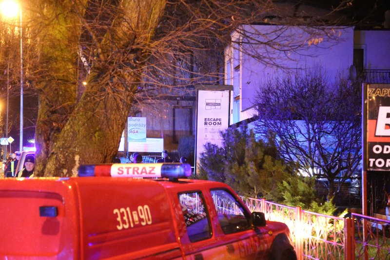 Śledczy ustalili, że pracownik escape roomu najpewniej próbował uratować nastolatki.