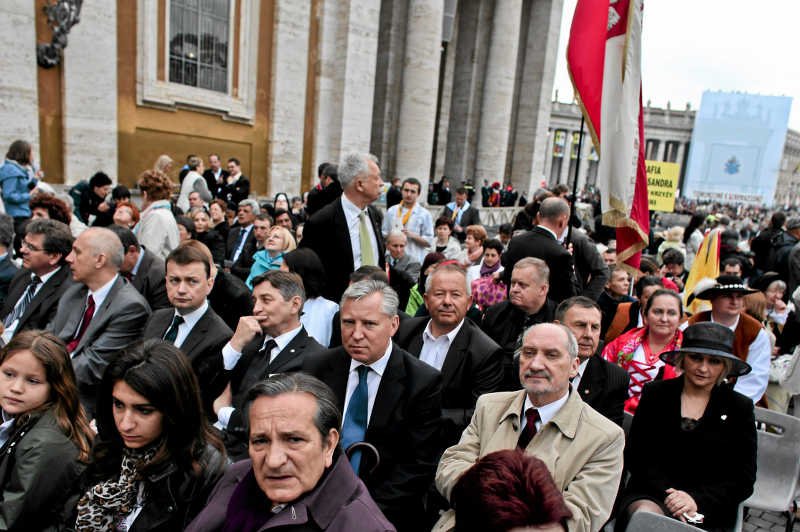 Politycy PiS pojadą na kanonizację Jana Pawła II pociągami.