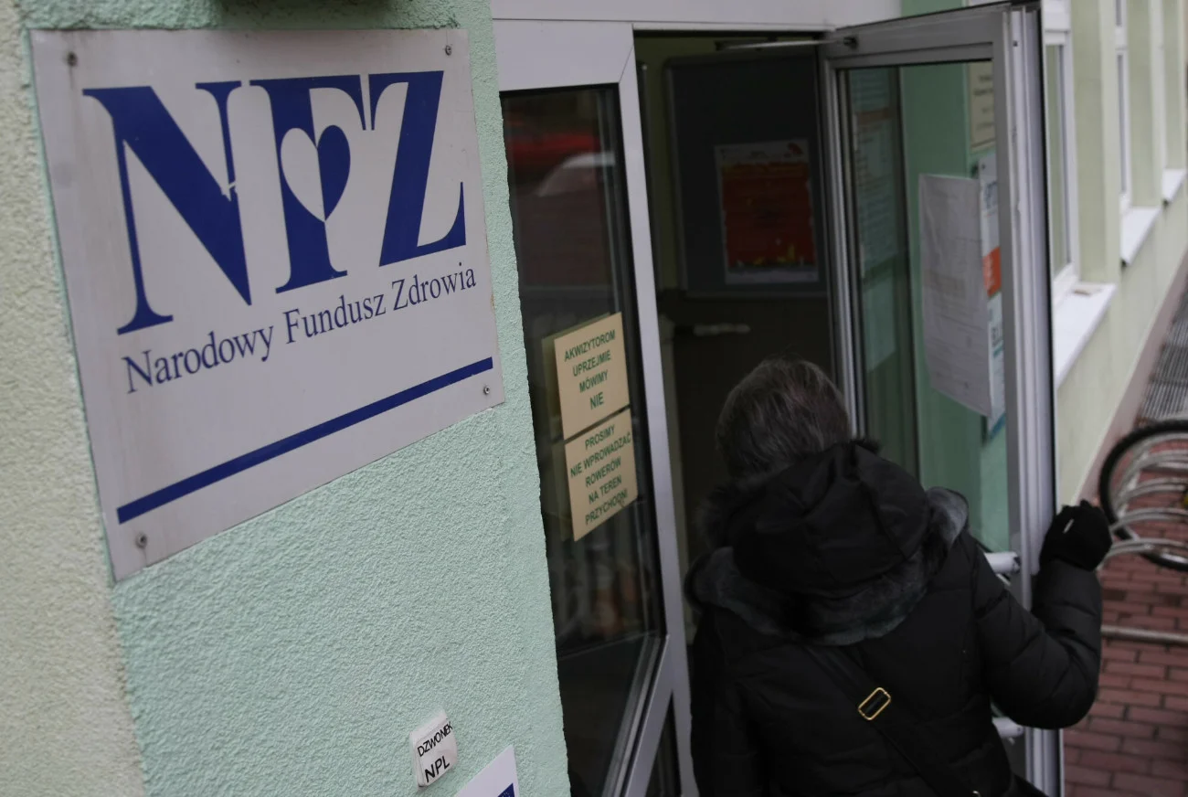 Nie dość, że zapłacisz prywatnie za wizytę u lekarza, to jeszcze za leki, które należą ci się bezpłatnie.