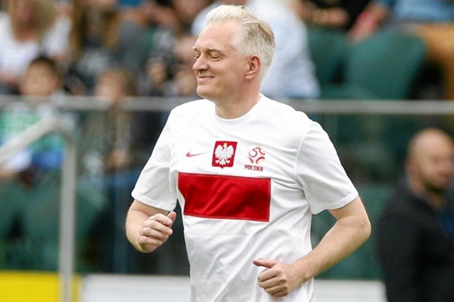 Jarosław Gowin jest na drodze do politycznego sukcesu? Na zdjęciu: Jarosław Gowin podczas meczu charytatywnego Gwiazdy TVN - Politycy