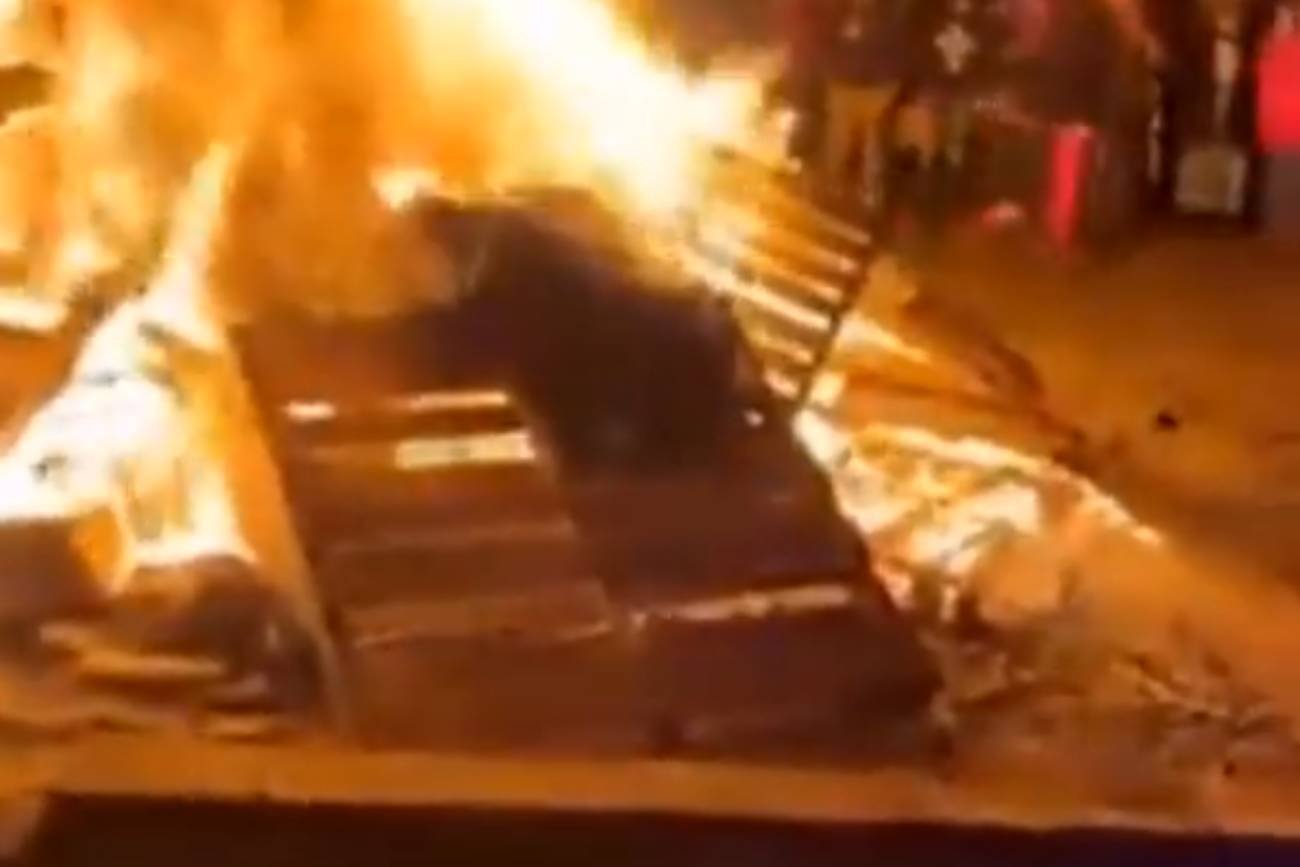 Ksiądz spalił na stosie "Harrego Pottera". Zniszczył też Zmierzch