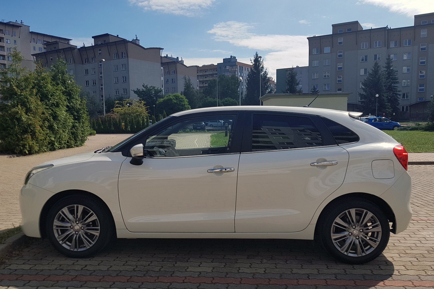 Suzuki Baleno na pierwszy rzut okaz nie wyróżnia się niczym szczególnym, ale to udane auto.