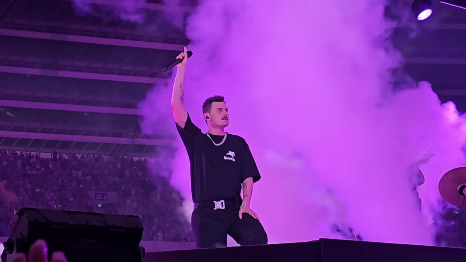 Dawid Podsiadło wzruszył się na scenie.