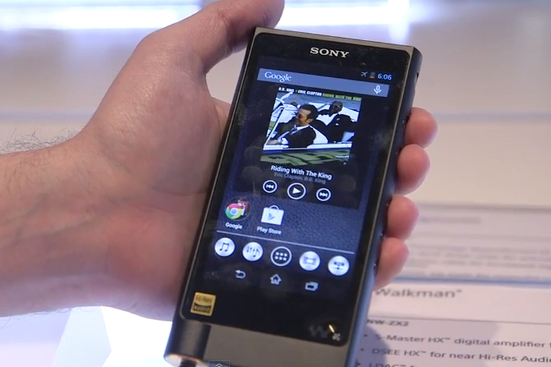 Nowy model walkmana Sony, zaprezentowany na targach CES 2015.