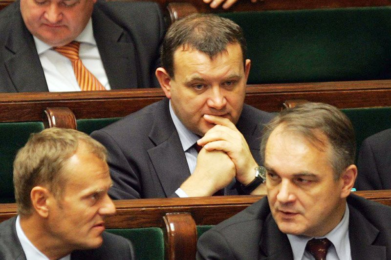 SB-cką "teczkę" sekretarza generalnego PO Stanisława Gawłowskiego stworzono prawdopodobnie wiele lat po tym, gdy służba ta przestałą funkcjonować. Czy taka fałszywka może okazać się przydatna w dzisiejszej polityce?