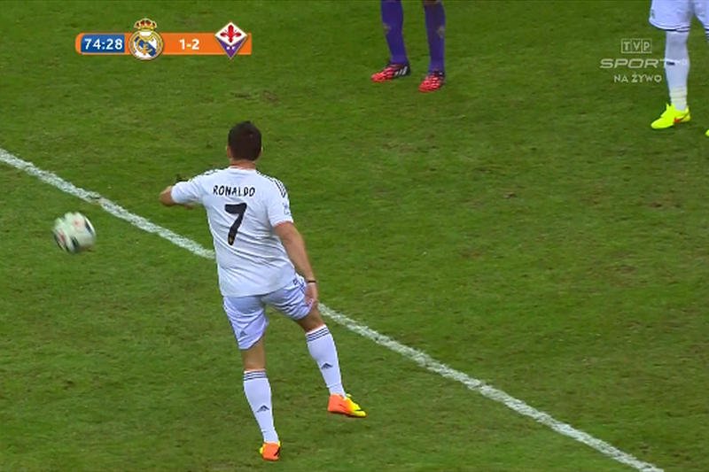 Real-Fiorentina: Kibic przebrany za Ronaldo wtargnął na boisko na Stadionie Narodowym