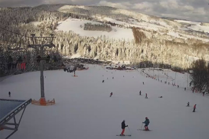 Dobra wiadomość dla tych, co dopiero pojadą na ferie zimowe. W górach sypnęło śniegiem.