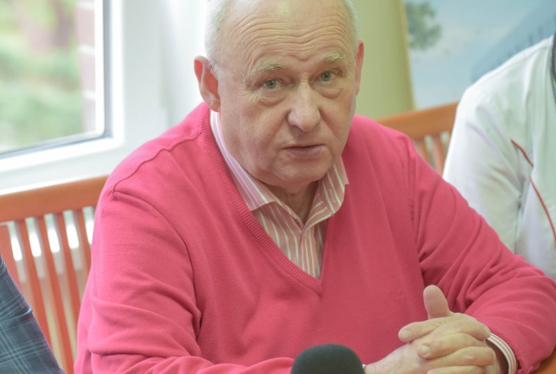 Dr Jacek Smykał, kierownik oddziału zakaźnego zielonogórskiego szpitala.