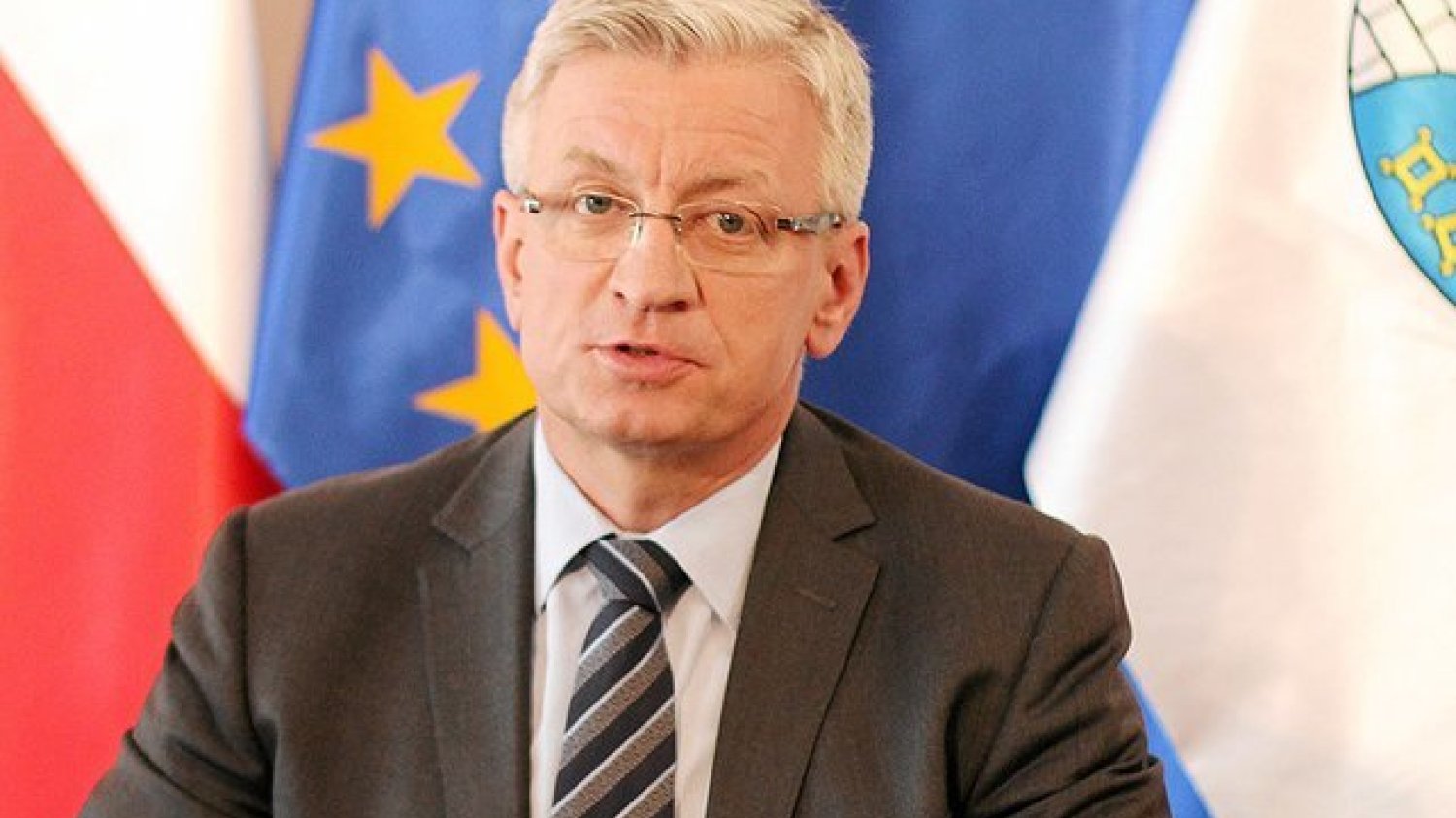 Prezydent Poznania Jacek Jaśkowiak nie zgadza się na to, by homofobiczne ciężarówki emitowały komunikaty.