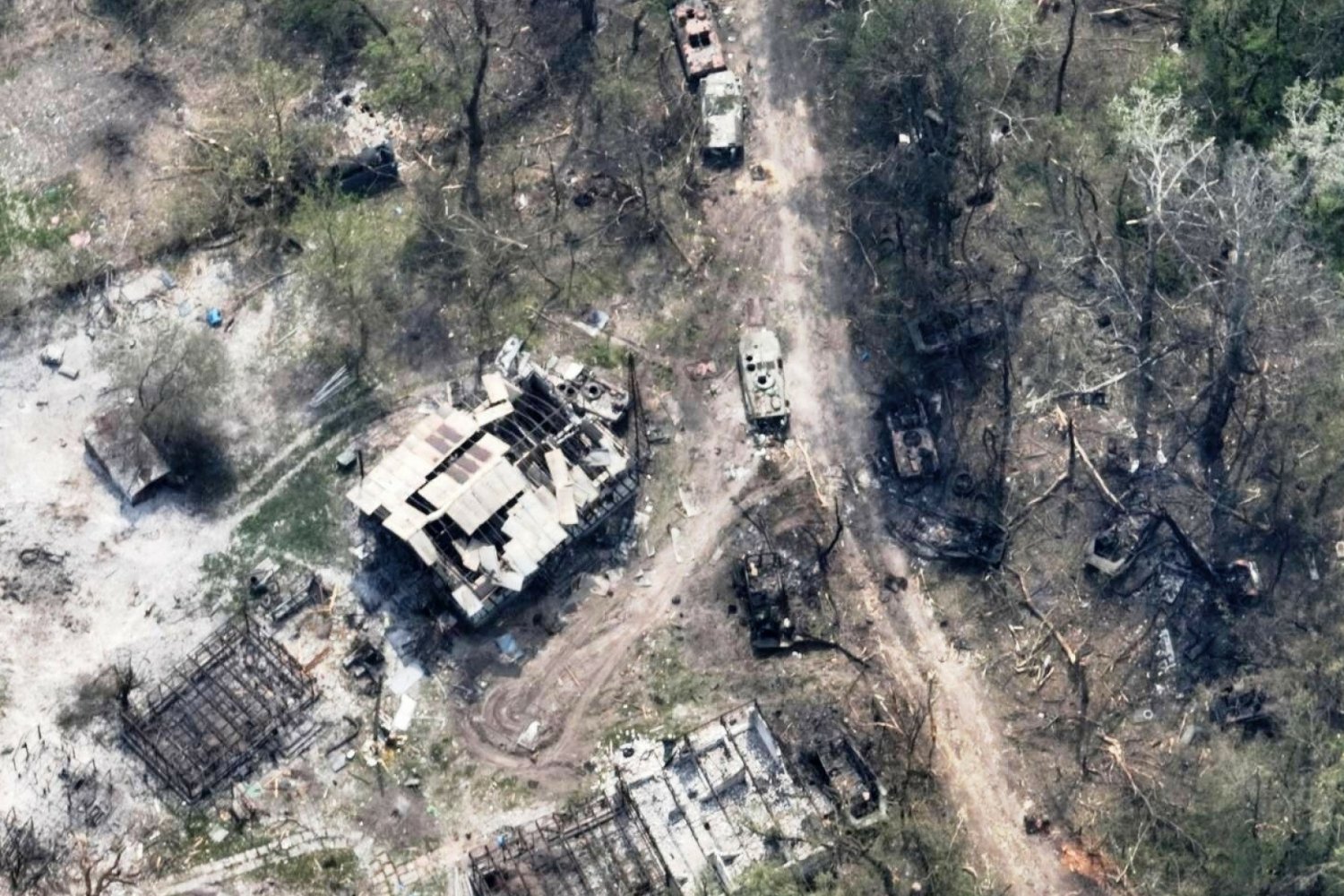 Zniszczenia podczas wojny w Ukrainie. Zdjęcie ilustracyjne.