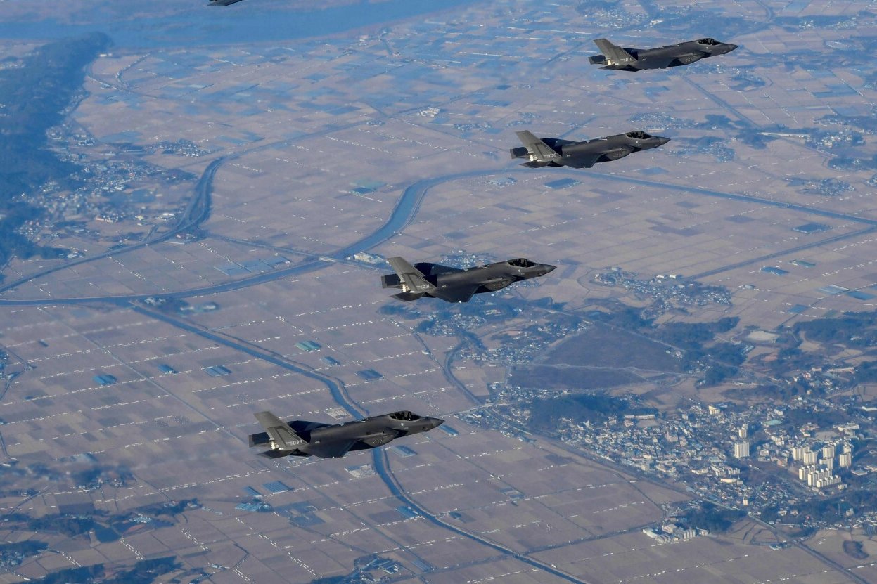 Niemcy i RAF poderwali myśliwce.