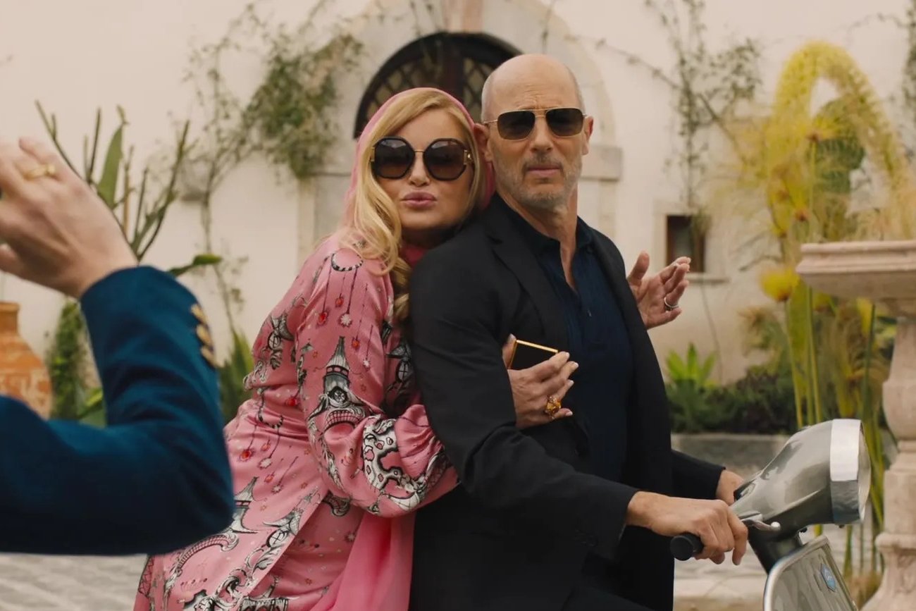 Ukraina krytykuje twórców "Białego lotosu" za obsadzenie serbskiego aktora Milosa Bikovićia.