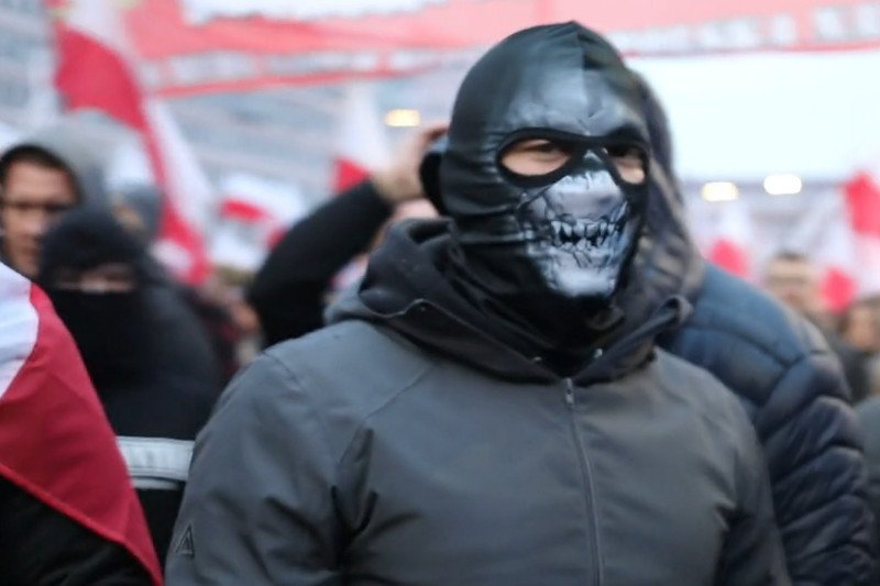 Joachim Brudziński zapowiedział ściganie uczestników Marszu Niepodległości łamiących prawo. Problem w tym, że spora część z nich była zamaskowana.